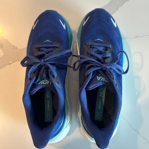 Hoka Arahi 6  Women's size 8